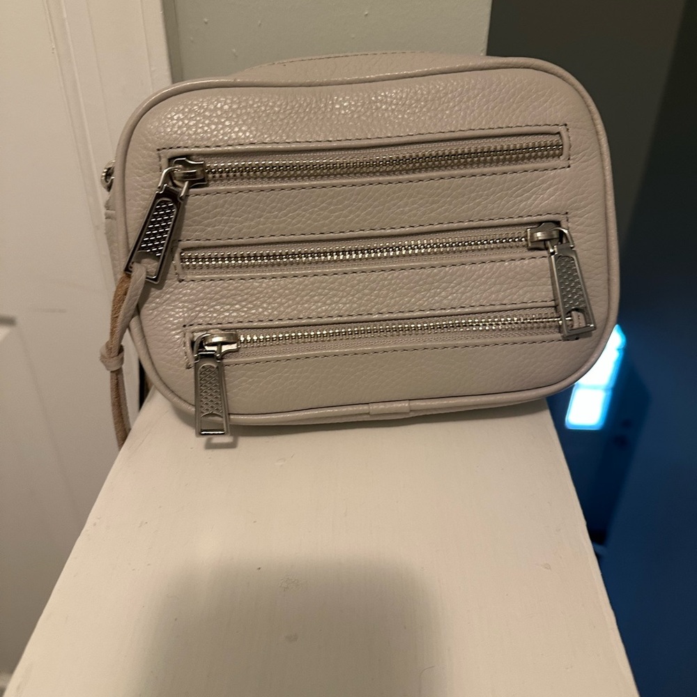 Elegant Cream Leather Crossbody Bag